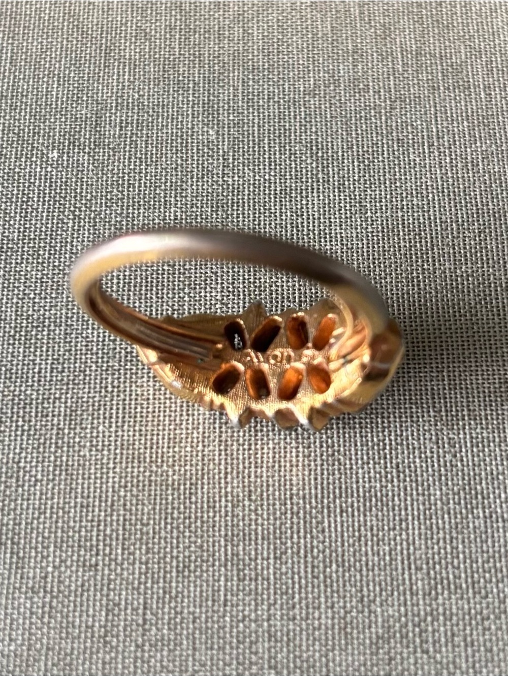 Vintage 1970s Avon Royal Occasion Topaz Gold Tone Adjustable Ring / Size 8 - 9 - Picture 9 of 11